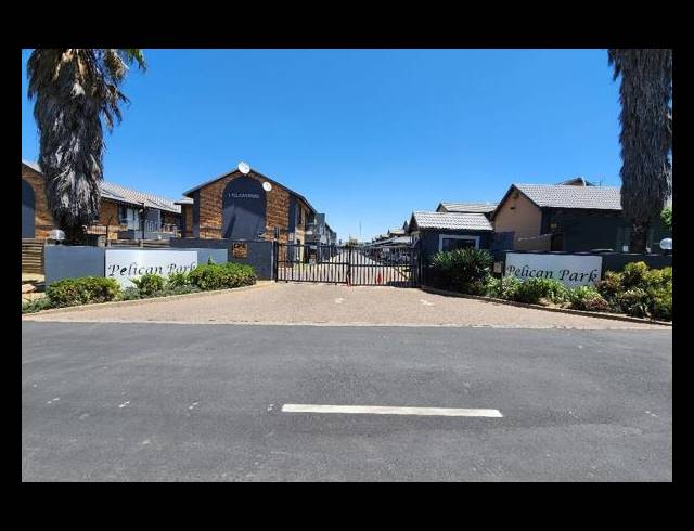 2 BEDROOM TOWNHOUSE FOR SALE IN ALBEMARLE